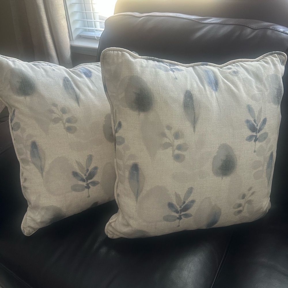 Bassett Custom Floral Pillows Decor 20”x20”